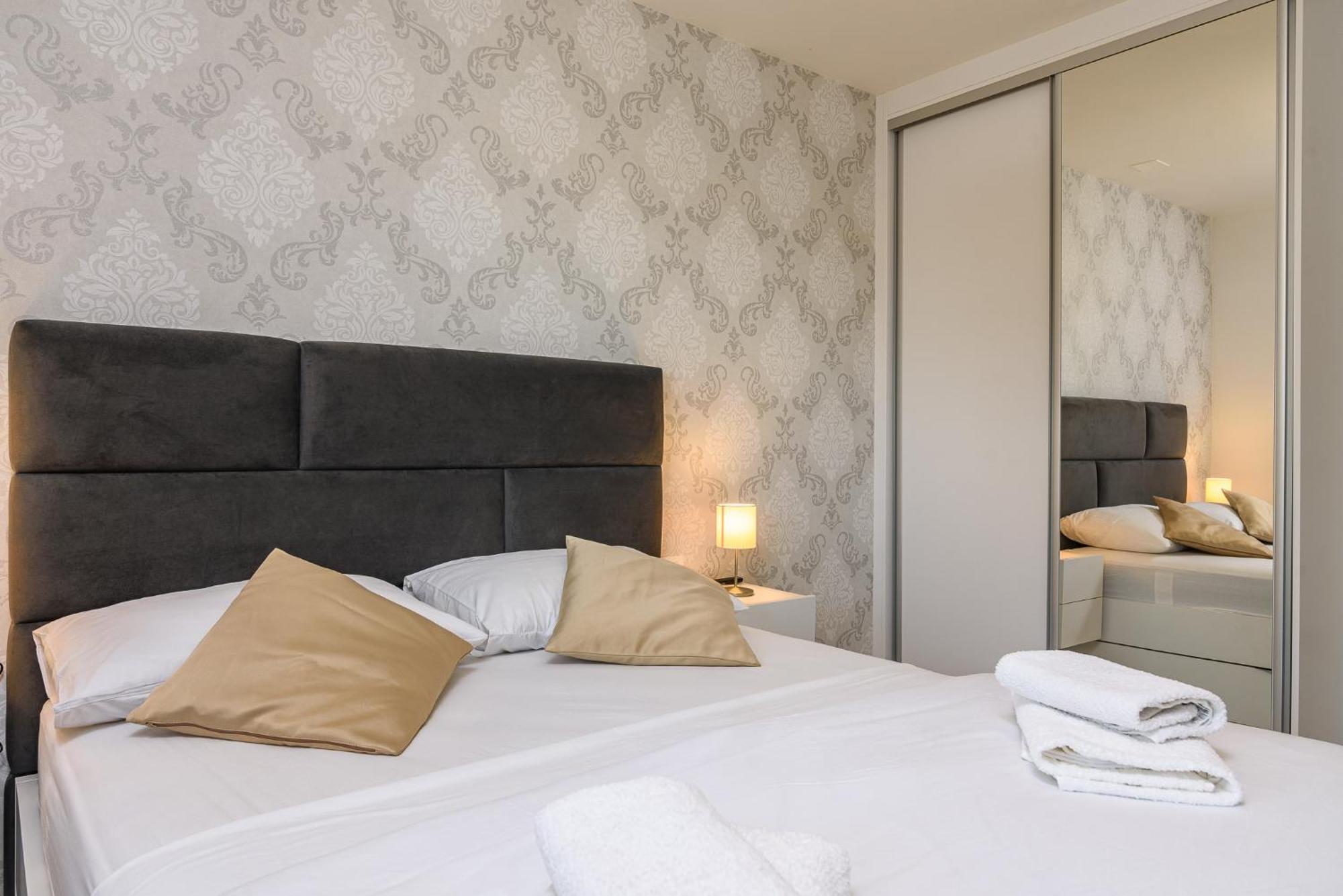 Relax Trogir Apartment Bagian luar foto